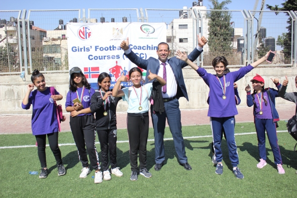 . رئيس بلدية بيتونيا بالانابة عبد الله جبرا هريش يتفقد مهرجان البراعم التعاوني