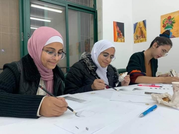 افتتاح دورة ومشروع نادي الفن التشكيلي في بيتونيا