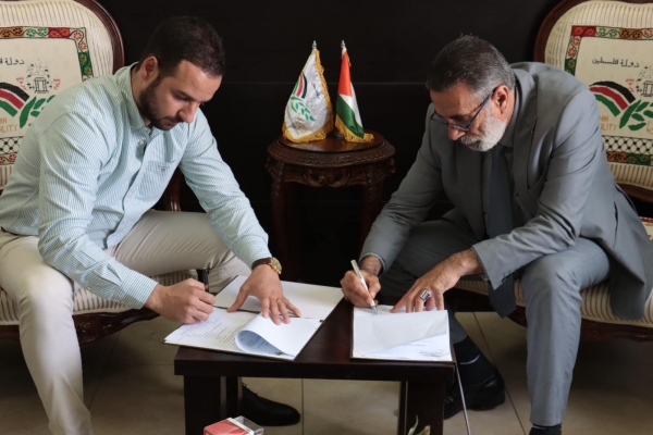 السيد ضياء قرط خلال توقيع اتفاقية توريد عدادات مسبقة الدفع مع شركة فيوري تريد للمقاولات
