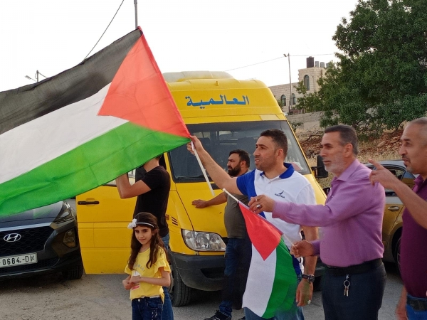 من على بعد كيلو مترات من مدينة القدس المحتلة ..