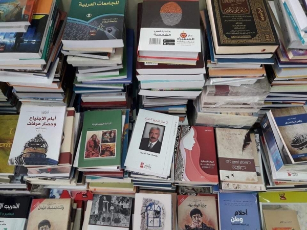 وزارة الثقافة تتبرع بأكثر من ( 1000 ) كتاب لمكتبة بلدية بيتونيا العامة، ضمن مواضيع متنوعة .