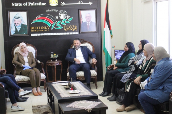 وزيرة شؤون المرأة تزور بيتونيا وتُشيد بآداء